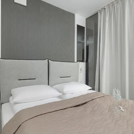 Comfortable Studio Mlynska With Balcony By Rent Like 아파트 *